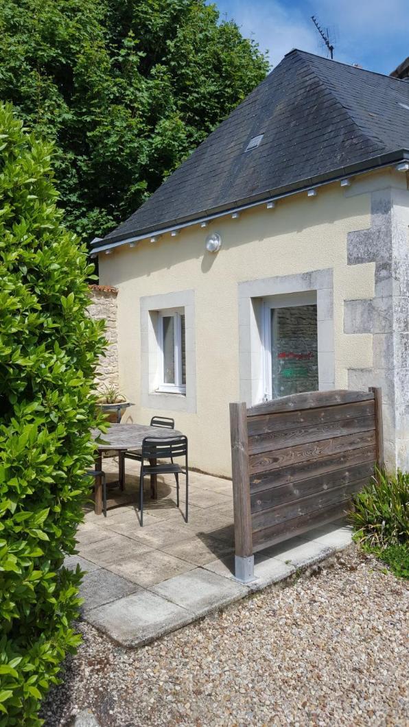 La Roseraie Neuville-du-Poitou Exteriör bild
