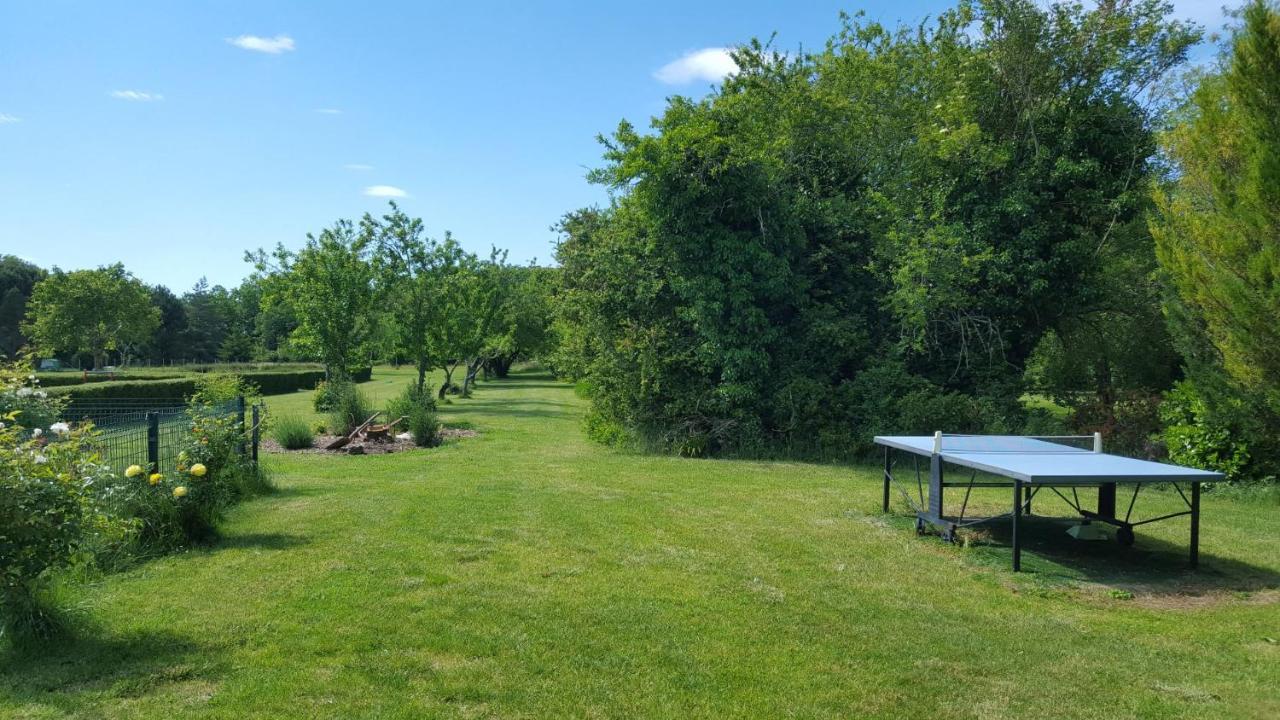 La Roseraie Neuville-du-Poitou Exteriör bild