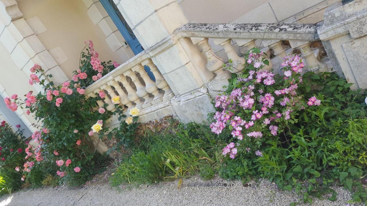 La Roseraie Neuville-du-Poitou Exteriör bild