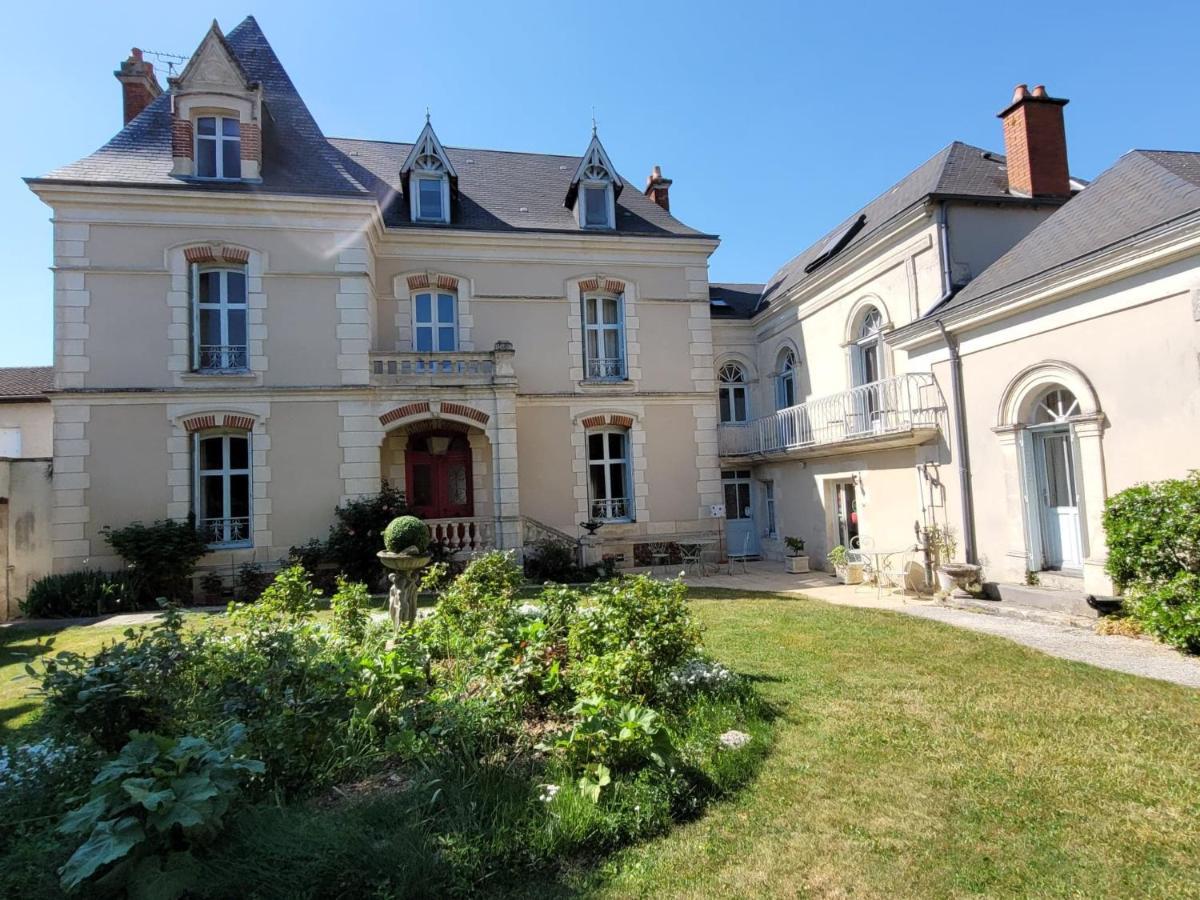 La Roseraie Neuville-du-Poitou Exteriör bild