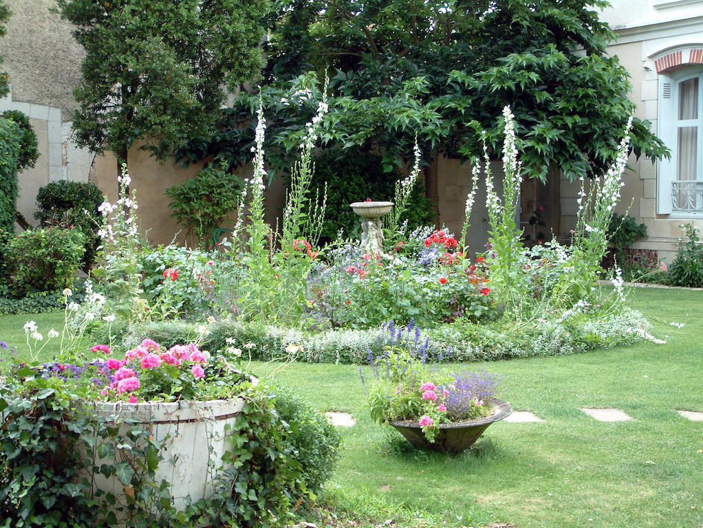 La Roseraie Neuville-du-Poitou Exteriör bild