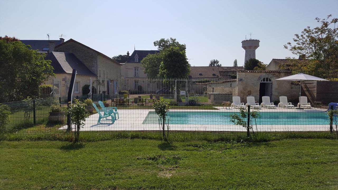 La Roseraie Neuville-du-Poitou Exteriör bild