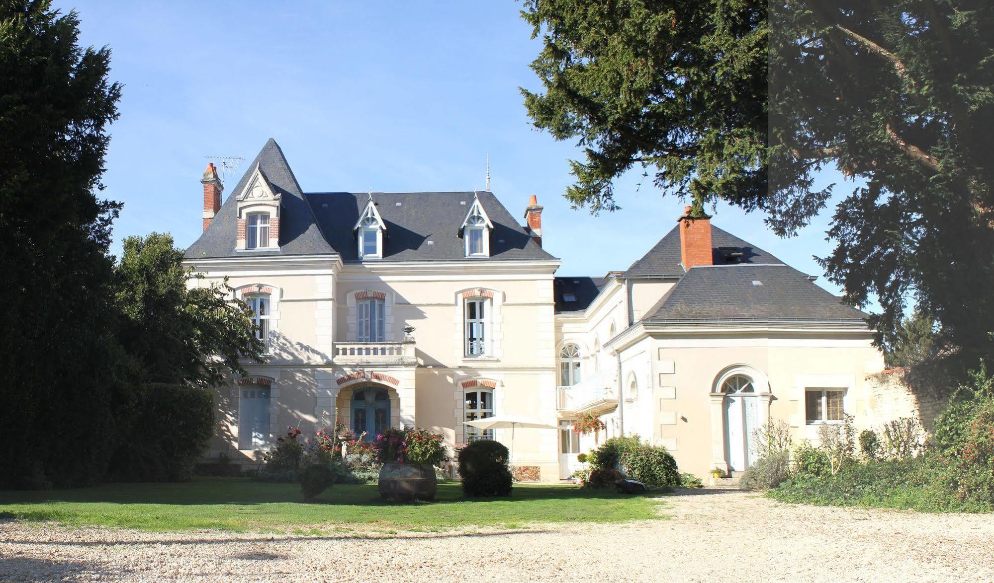 La Roseraie Neuville-du-Poitou Exteriör bild